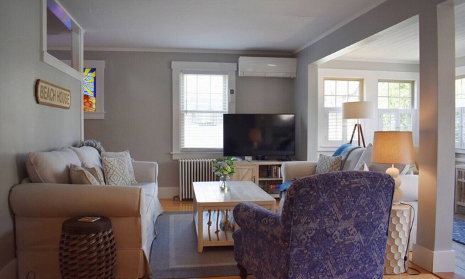 Ogunquit Cottage | Beautifully Modern Downtown Ogunquit Home