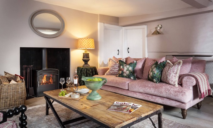 Cow Honeybourne Cottage | Beautifully presented, The Gables is the perfect setting for families and friends to get together