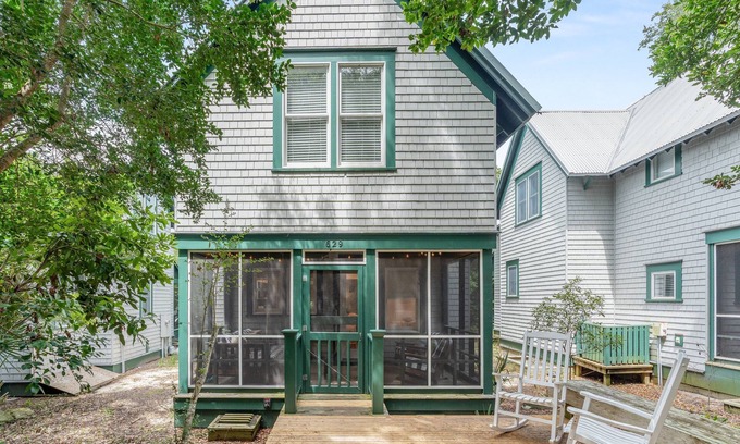 Surfman's Walk House | Beautifully renovated 3 bedroom home in Surfman's Walk near East Beach!