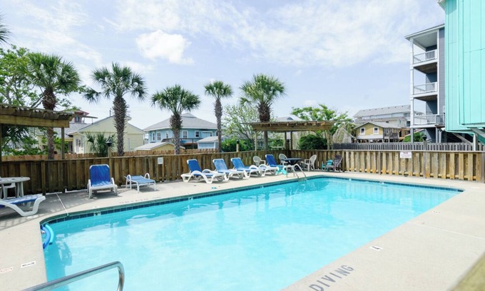 North Carolina Coast Condo | Beautifully Remodeled 2 BR with Ocean Views