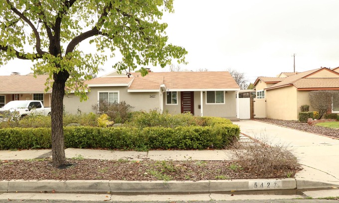 Sherman Oaks Villa | Beautifully Remodeled 4BR Home-Outdoor Dining BBQ