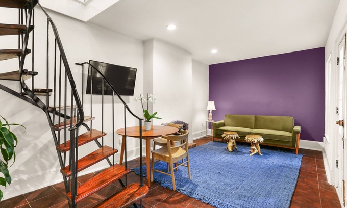 French Quarter House | Beautifully Remodeled French Quarter Townhome w Pool Courtyard WD. Close to CBD!