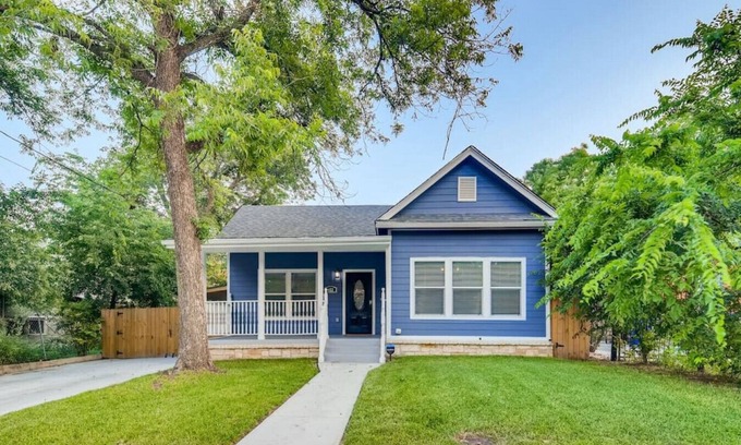 Tobin Hill House | Beautifully Remodeled 4 BDRM/Mins to Pearl, River Walk, DT/Walk to Bars!
