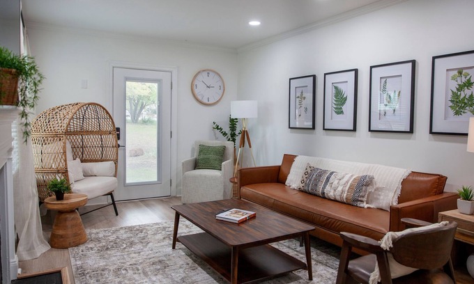 Pendleton King House | Beautifully Renovated and Decorated Home in Great Neighborhood