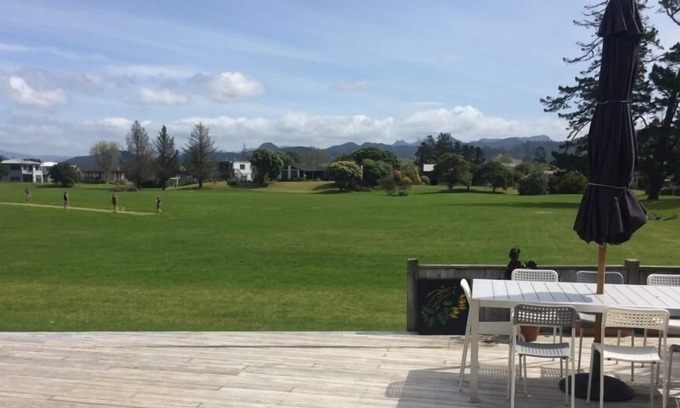 Pauanui House | Beautifully renovated parkside beach house