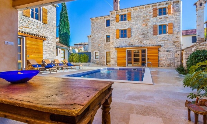 Liznjan Villa | Beautifully Renovated Traditional Stone Villa, Private Pool in the Picturesque Village of Sisan!