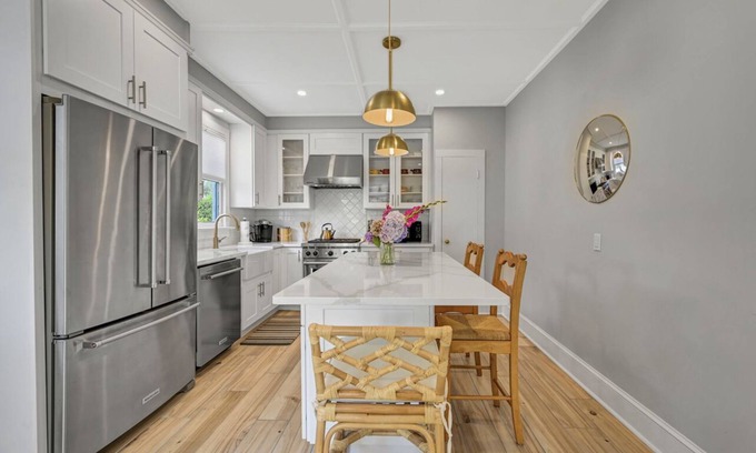 Greenport House | Beautifully renovated 2 Bedroom, 1st Floor apt -Greenport Village, Walk to town!