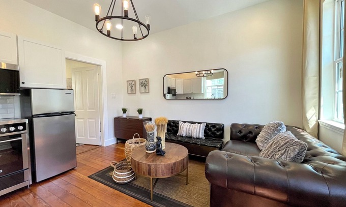 Uptown Historic District House | Beautifully Restored! 3 Bedroom Home - 15 Min FQ!