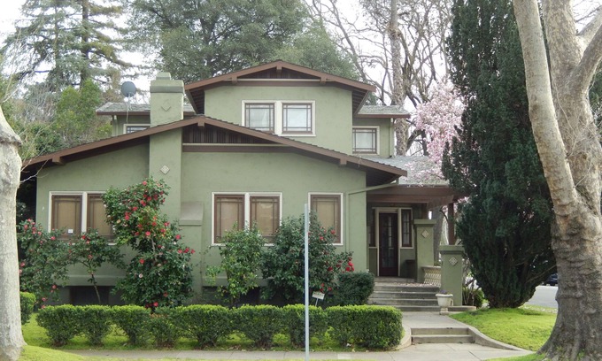 Lodi House | Beautifully restored 1922 craftsman bungalow in a prime Lodi wine tasting area