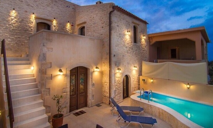 Vizari Villa | Beautifully restored character house with private pool in a countryside village!