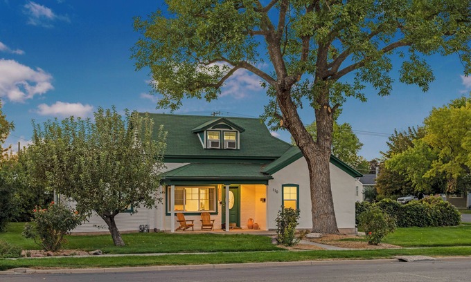 Spanish Fork House | Beautifully Updated Historic Home, with Views, Near Shopping with Holiday Decor