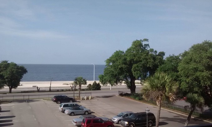 Biloxi Condo | Beauvoir (Beautiful View)