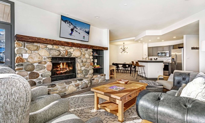Highlands Townhomes Condo | Beaver Creek Getaway - 3BR, Pool & Hot Tub, Great Access to Amenities, Mountain, Dining & Shops