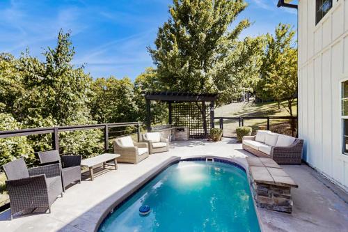 Rogers House | Beaver Lake Pool House