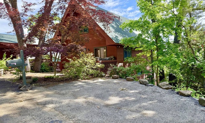 Beaver Shores House | Beaver Lake Waterfront - Lakeside Villa