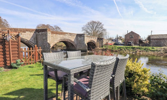 Eamont Bridge Cottage | BECKSIDE COTTAGE, pet friendly, character holiday cottage in Penrith