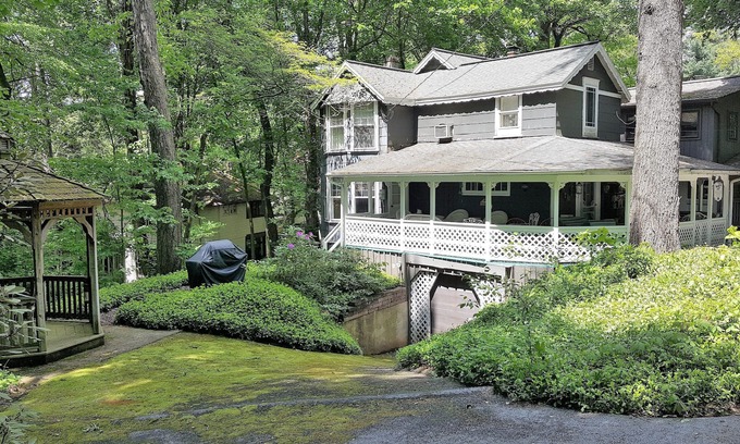 Mount Gretna Cottage | Becky's Gift on Muhlenberg
