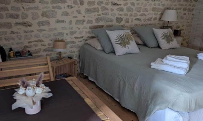 Bernay-Saint-Martin Bed & Breakfast | Bed and breakfast in quiet surroundings with access to private pool