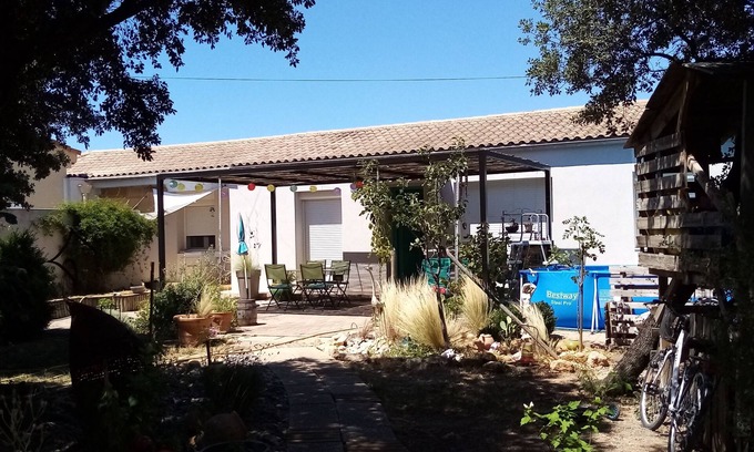Serignan-du-Comtat Villa | Bed and breakfast, quiet area near Orange, Vaucluse