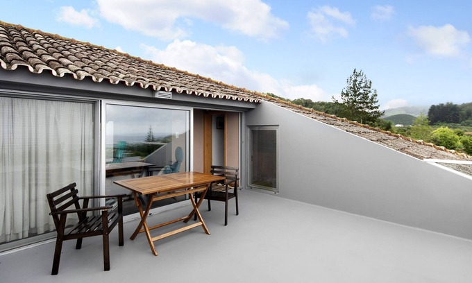 Lagoa House | Bed and Breakfast 'Protea House 2 Rooms with A View' with Sea View, Wi-Fi and Air Conditioning