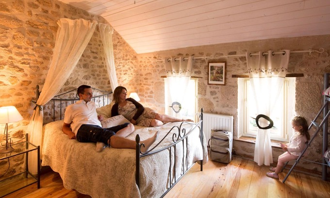 Naillat House | Bed and breakfast suite 3 chs 8 beds 6 adults. 2 teenagers see details