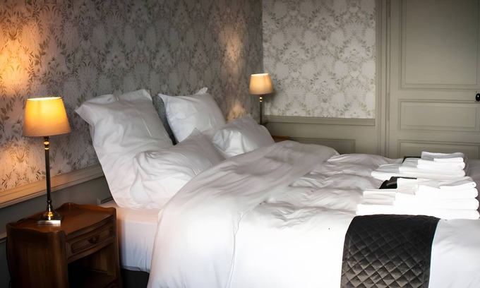 Sanxay Bed & Breakfast | Bed and Breakfast 'Suite Familliale - Vue Sur Jardin' with Shared Garden and Wi-Fi