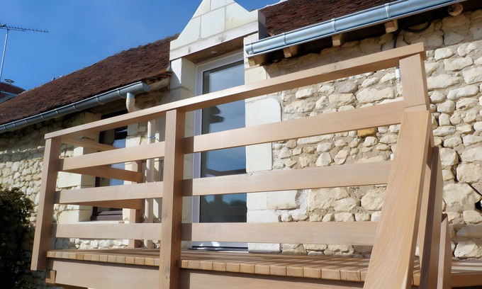 Tavant Bed & Breakfast | Bed and Breakfast 'Vert Ailleurs' with Shared Terrace, Shared Garden and Wi-Fi