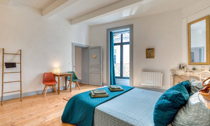 Saint-Andre-de-Sangonis Bed & Breakfast | Bed and Breakfast 'Grande Chambre' with Shared Pool, Shared Garden and Wi-Fi