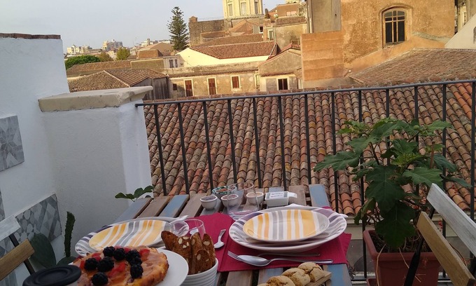 Catania City Centre Bed & Breakfast | Bed, Book & Breakfast Landolina