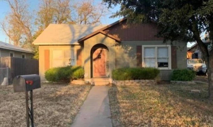 San Angelo House | Bedroom for rent. Shared common spaces.