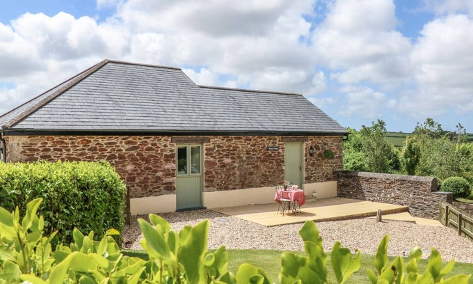 Grampound Cottage | BEECH COTTAGE, pet friendly, with a garden in Tregony