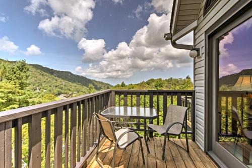 Beech Mountain Apartment | Beech Mountain Condo with Balcony, Walk to Resort!