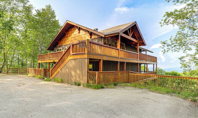 Beech Mountain House | Beech Mountain Home w/Game Room & Mountain Views!