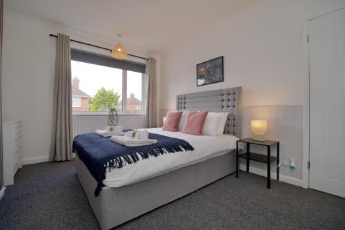 Coventry House | Beech Palace - Stylish 3Bed Home with Private Garden, Free Parking & Netflix