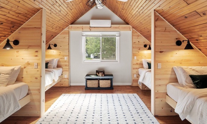 Canadian Lakes Ski Chalet | Beechwood Chalet Sleeps 10 Canadian Lakes!