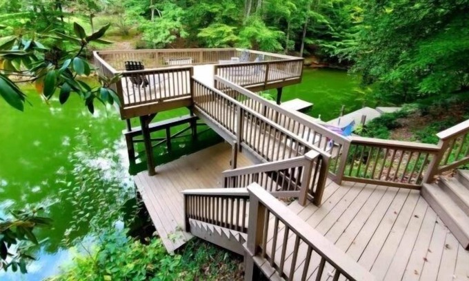 High Point House | Beechwood: Kayak, Cozy home with Huge Dock, foosball, firepit, wifi