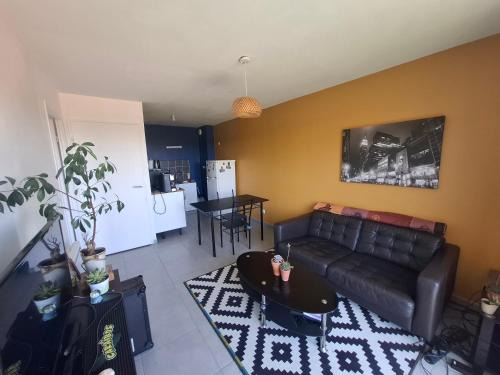 La Celle-sous-Gouzon Apartment | Bel appartement - Grande Terrasse - Parking