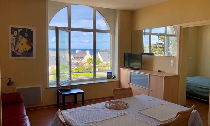 Plougasnou Apartment | Bel Appartement vue sur Mer - à 200 Mètres de la Plage de Primel