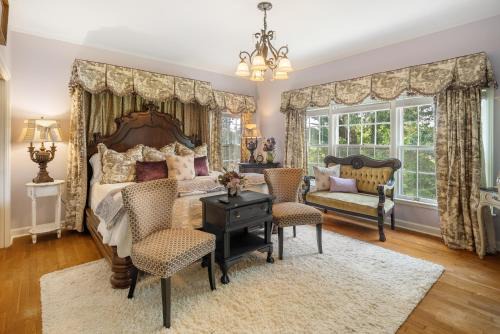 Fort Smith House | Beland Mansion-Blooming Garden suite!