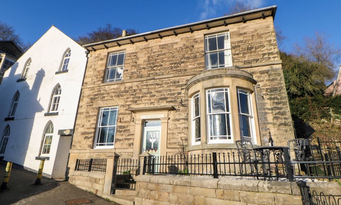 Matlock Bath House | BELGRANO, pet friendly, character holiday cottage in Matlock Bath