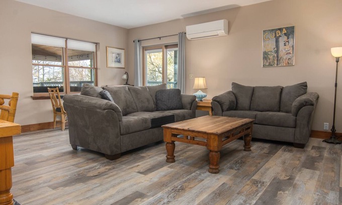 La Pointe Condo | Bell Street-Downtown Oasis