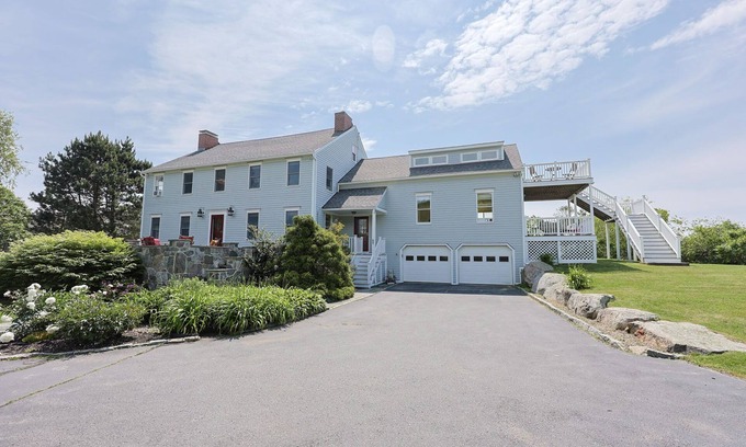 Gloucester House | Bell View: Pickleball Court and More!
