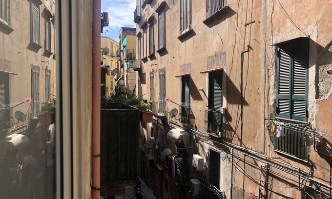 Quartieri Spagnoli Apartment | Bella Mbriana House