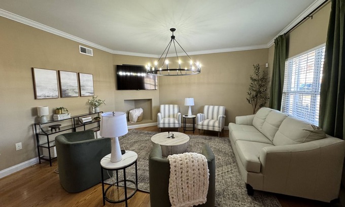 Montevallo House | Bella’s Place B