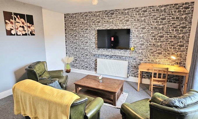 Chester Apartment | Bella's Place - Newly refurbished 3 bedroom duplex apartment