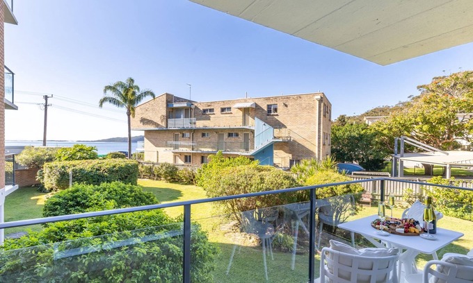 Shoal Bay Apartment | Bella Vista, 8-19 Shoal Bay Rd - views, air con and Wi-Fi
