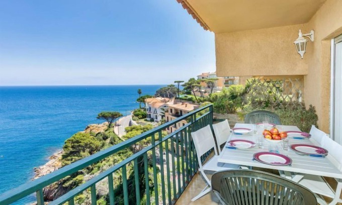 Sant Feliu de Guixols Apartment | Bella Vista by Interhome
