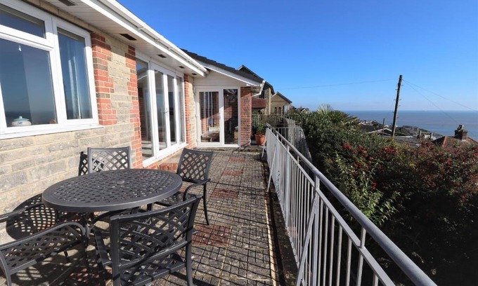 Ventnor House | Bella Vista