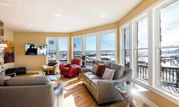 Silver Summit House | Bella Vista Sleeps 21 · Hot Tub · Mountain Views