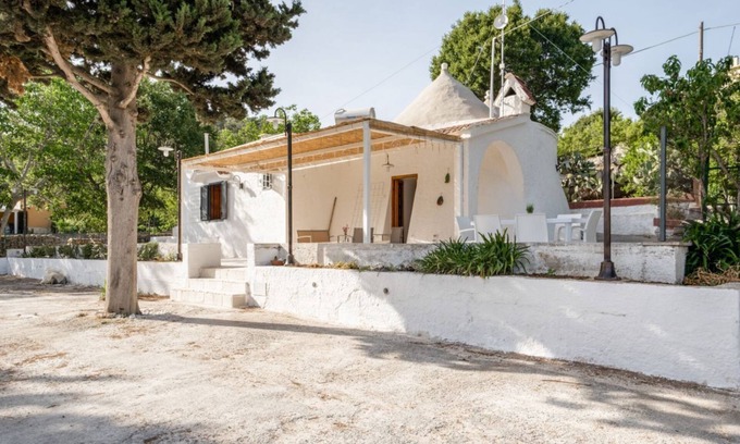 Selva di Fasano Villa | Bella Vista trullo x4 with patio and parking space